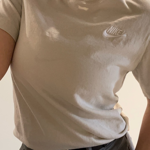 Nike Men’s T-Shirt Size Small 🖤 Nike Color “Light Bone” 🖤 Worn Once - Picture 5 of 6